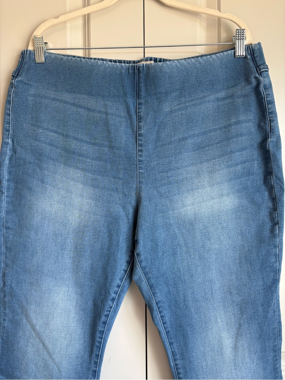 Soft Surroundings Light Wash Pull on Denim Jeans Whiskering Stretchy Size PXL - Picture 11 of 11